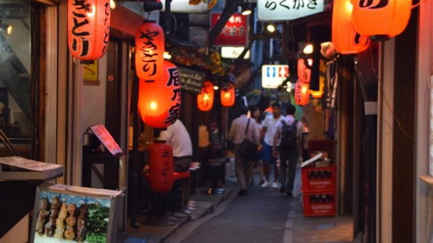 Shinjuku Kabukicho evening highlight walking Tour