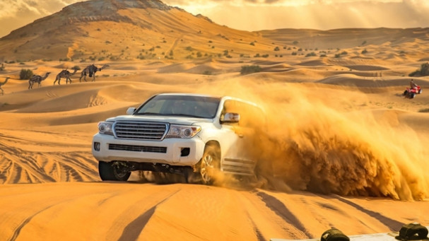 Дубай: красные дюны, катание на верблюдах и лагерь бедуинов