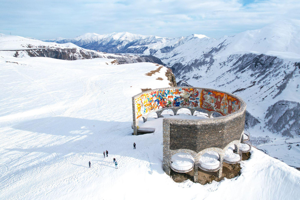 De Tbilisi: viagem de um dia guiada a Ananuri, Gudauri e Kazbegi