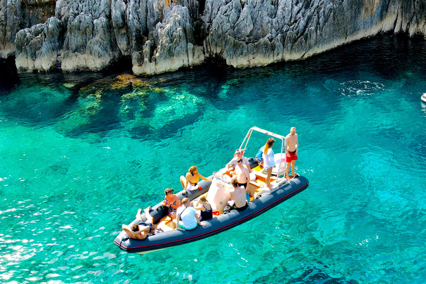 Snabb båttur Bristan Bay Vlore