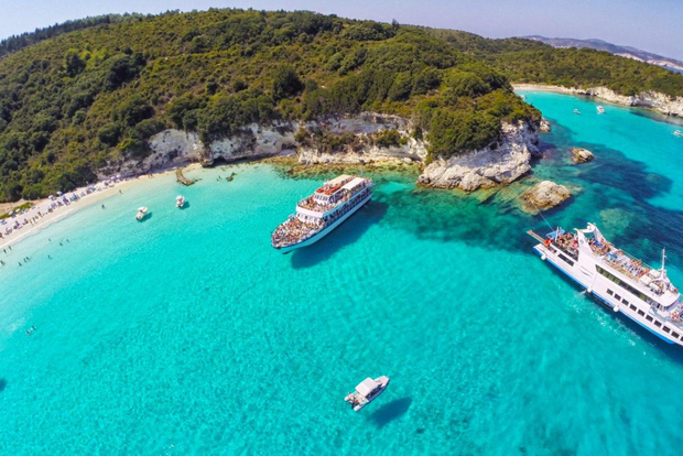 Dall'isola di Corfù: crociera in barca ad Antipaxos e alle Grotte Azzurre di Paxos
