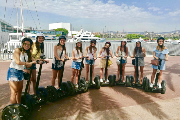 Goditi un tour guidato in Segway a Barcellona