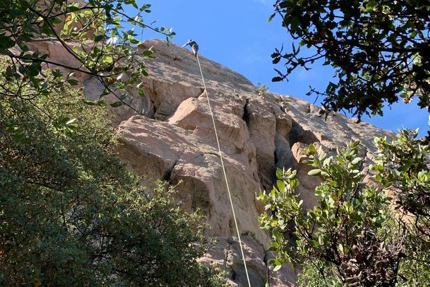 Malibú: 4 horas de escalada en roca al aire libre