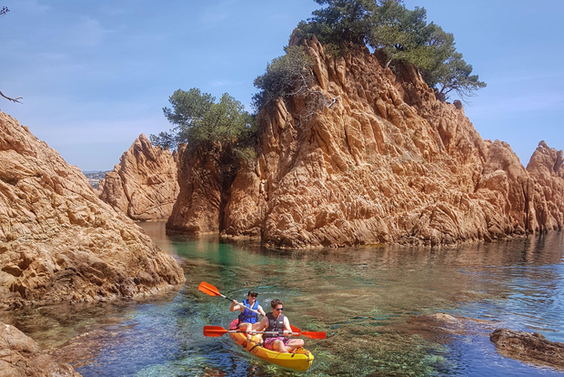 Barcellona: tour della Costa Brava con kayak e snorkeling nella laguna