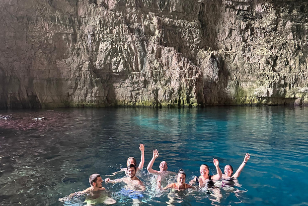 Vlore: Privat tur med motorbåt till Sazan-Karaburun Marine Park