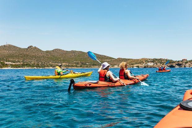 Da Atene: Tour guidato di Capo Sounion in kayak con pranzo