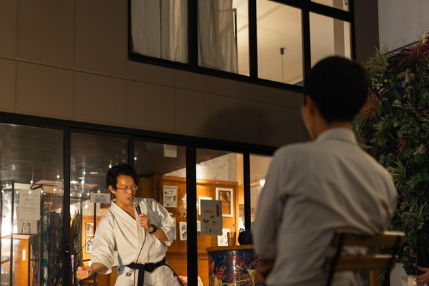 Tokyo: Tour a piedi di Asakusa e serata di cabaret