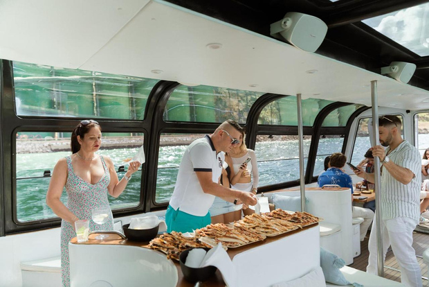 Lisbon Sangria – Exclusive Luxury Cruise with Pizza & Music