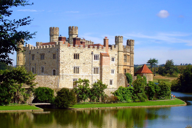Leeds Castle, Canterbury, Dover, Greenwich Boat Ride & Snack