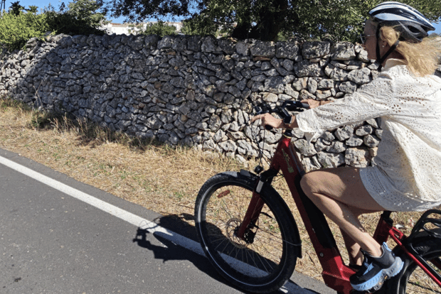 Cassano: bicicleta eléctrica y laboratorio de mozzarella DOP en el parque Alta Murgia