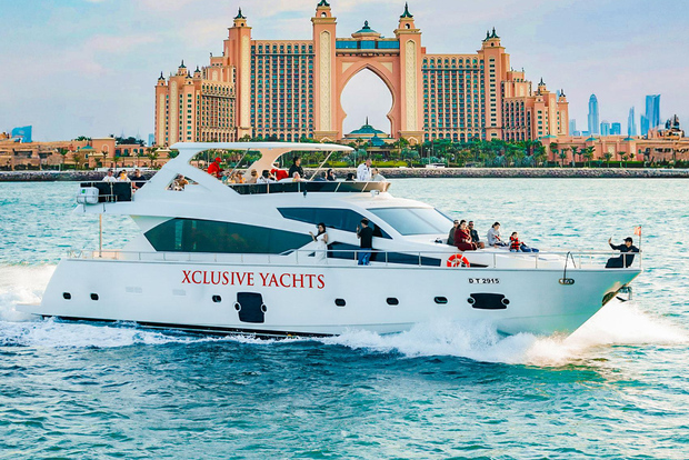 Dubai Marina: Luxury Yacht Tour with Breakfast or BBQ Option