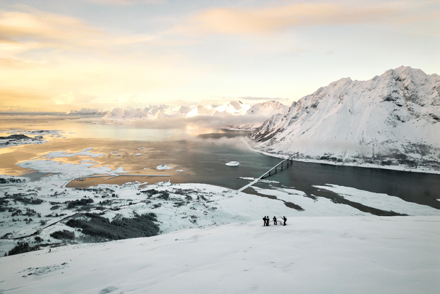 Isole Lofoten: Tour guidato con le racchette da neve - Versione in salita