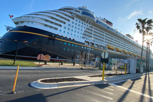Port Canaveral: Private Transfer to Orlando Airport MCO
