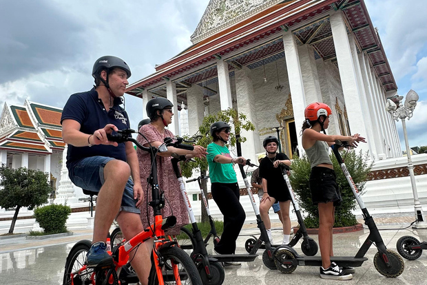 Bangkok: tour in e-scooter e bici tra i luoghi più belli della città