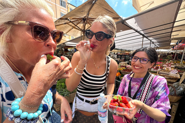 Rom: Markt Campo De' Fiori & 4-stündige Essens- und Weintour durch Trevi