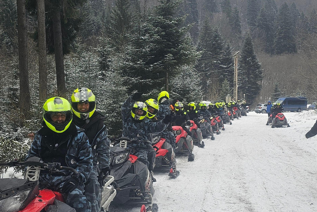 Da Bucarest: tour in motoslitta sui Carpazi