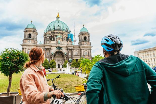Berlino: Tour in bicicletta con una guida locale per visitare i luoghi più importanti di Berlino