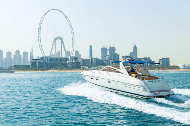 Dubai: Crociera privata in yacht di lusso Everest da Dubai Marina