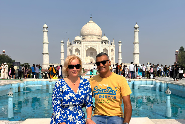 From Delhi: Private Taj Mahal Day Tour with Fast-Track Entry