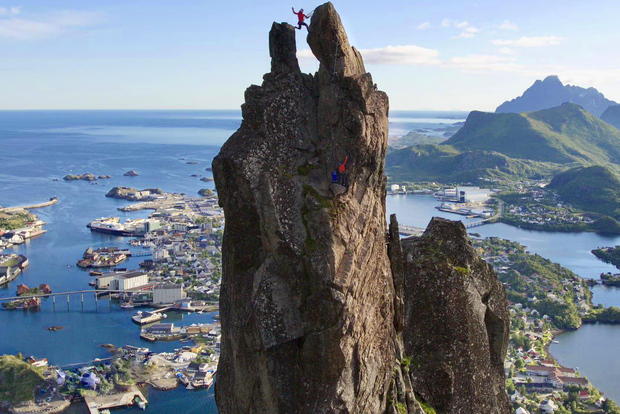 Lofoten: scala il Svolværgeita con una guida certificata e vivi l'avventura!