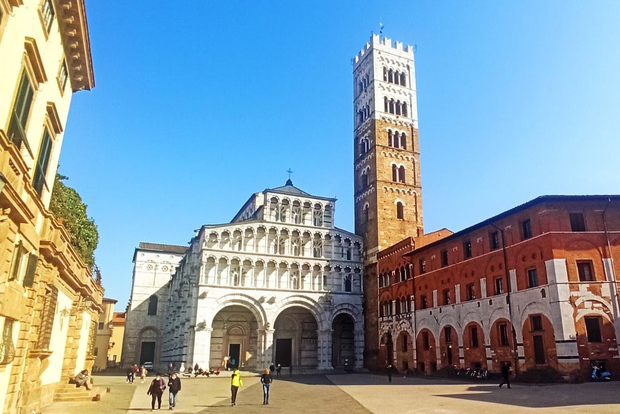 Visit Pisa & Lucca with lunch in a family-run winery