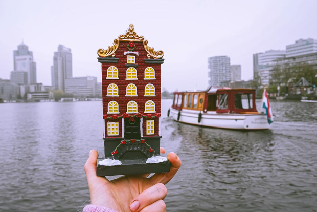 Tour en barco por los canales de Ámsterdam con guía en vivo
