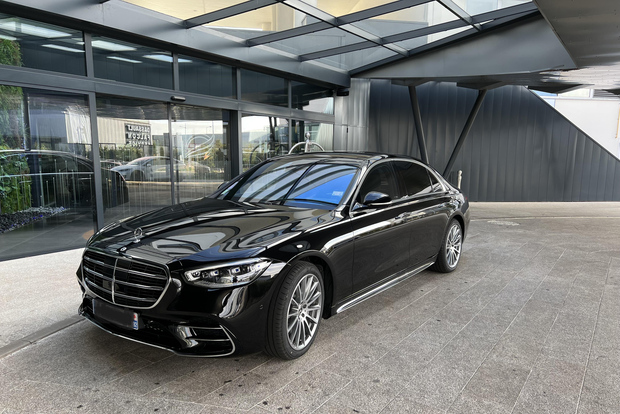 Parigi: monumenti storici noleggio privato di una Mercedes limousine