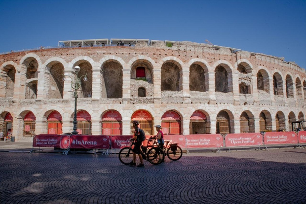 Tour in e-bike di Verona: centro città e viste panoramiche