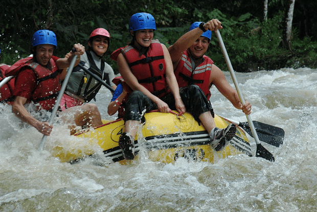 Avventura sul vulcano Arenal con rafting e rappel