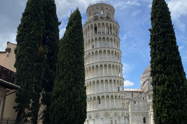 Tour di Lucca e torre di Pisa + degustazione di vini in van da La Spezia