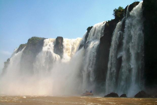 Puerto Iguazú: Excursión a las cataratas del Iguazú con excursión en jeep y paseo en barco