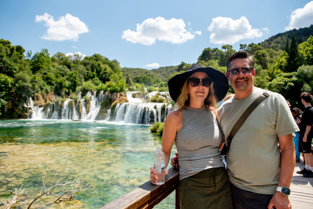 Da Spalato: tour delle cascate di Krka con crociera in barca e nuoto