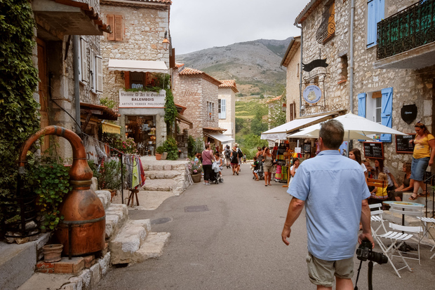 Grasse, Valbonne e Gourdon: Tour di un giorno con degustazione di vini