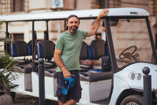 Rome: Evening Golf Cart Tour with Drinks and Aperitivo