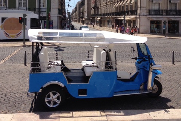 Lisbona: Tour privato guidato del centro storico in Tuk Tuk
