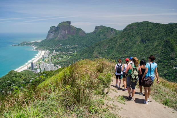 Rio de Janeiro: Vidigal Favela Tour and Two Brothers Hike
