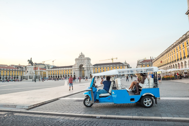 Lisbona in Tuk Tuk Tour guidato: La città dei quartieri