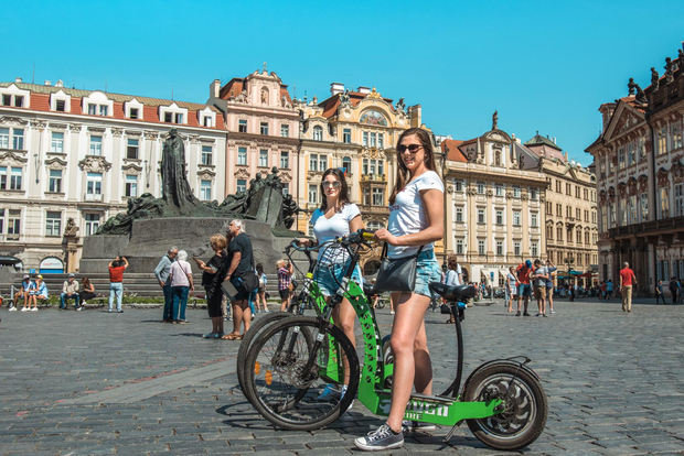 Praga: tour della città di 4 ore in Segway ed e-scooter