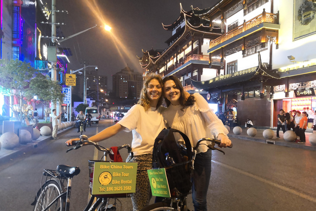 Shanghai: 4-Hour Nightlife Adventure & Tasting Bike Tour