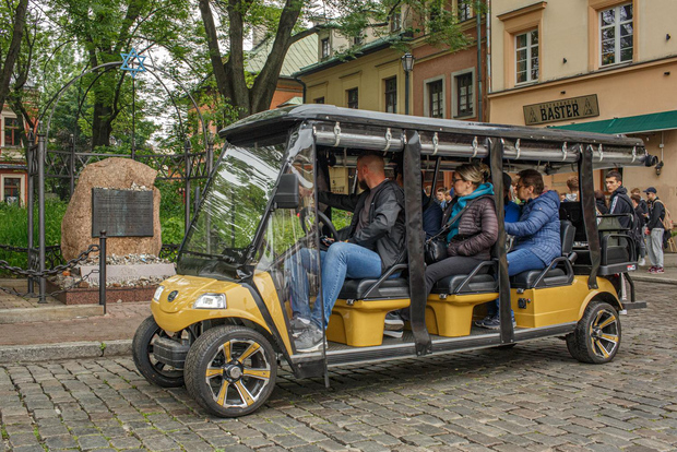 Cracovia: Tour guidato della città vecchia e del castello di Wawel con golf cart