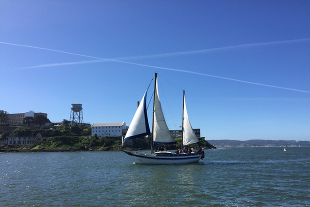 San Francisco: Bay Sailing Tour with Drinks