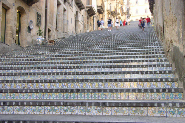 From Catania: Caltagirone & Piazza Armerina Tour with Lunch