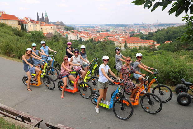 Praga: Tour in scooter elettrico o eBike Cruiser