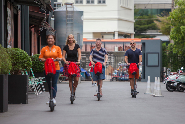 Tour guidato in scooter elettrico di Bangkok, inedito e elettrizzante