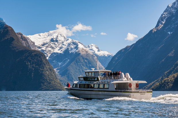 Milford Sound: 2-Hour Small Boat Scenic Cruise