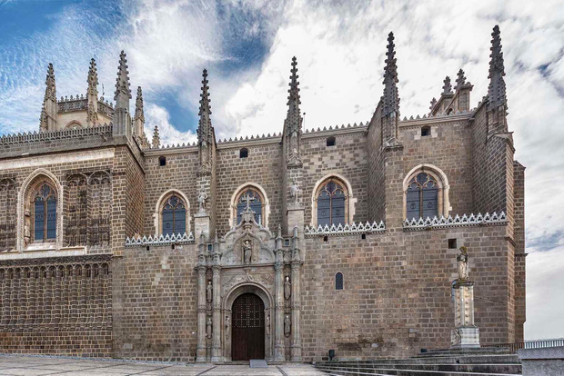 Toledo: Guided Monument Walking Tour with Wristband Pass