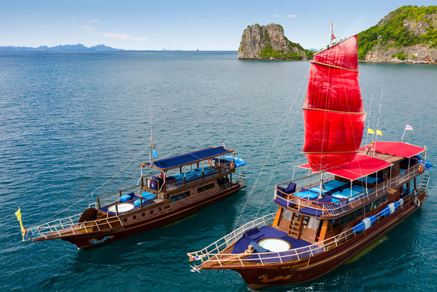 Mu Ko Ang Thong: tour privato di un giorno su uno yacht thailandese classico
