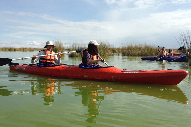 Tour di un giorno in kayak di Uros e dell'isola di Taquile