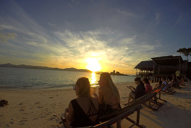 Phuket : Phi Phi Sunrise Boat Tour à Bamboo et Khai Island