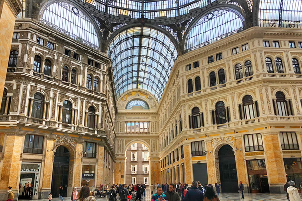 Visita turística y a pie de Nápoles de 2 horas con guía local